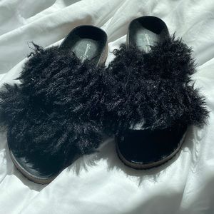 Fuzzy slide shoes